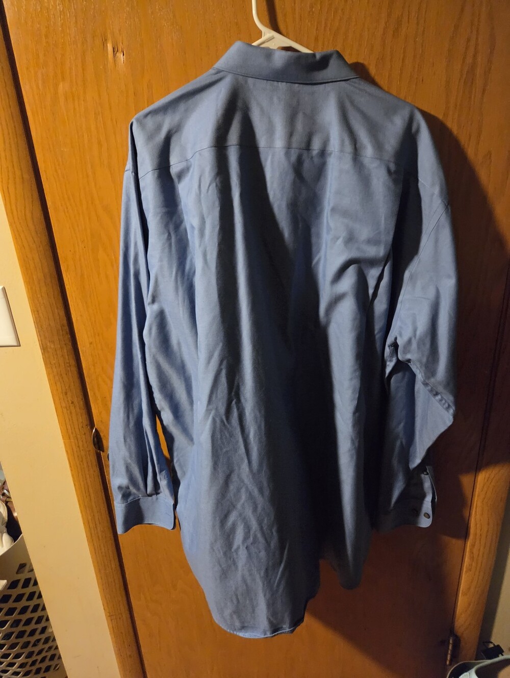 Classic Men's Light Blue Long-Sleeve Shirt